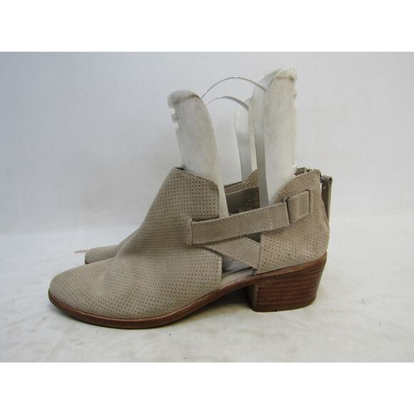 DV Dolce Vita Womens Size 9 M Beige Suede Zip Ankle Fashion Boots Bootie - Picture 1 of 11